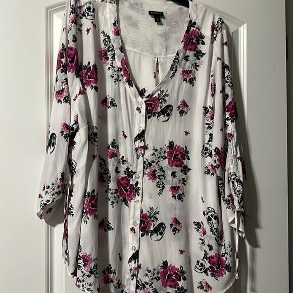 Torrid skulls 💀 ☠️ ♥️  top size 3 perfect condition - Picture 1 of 6